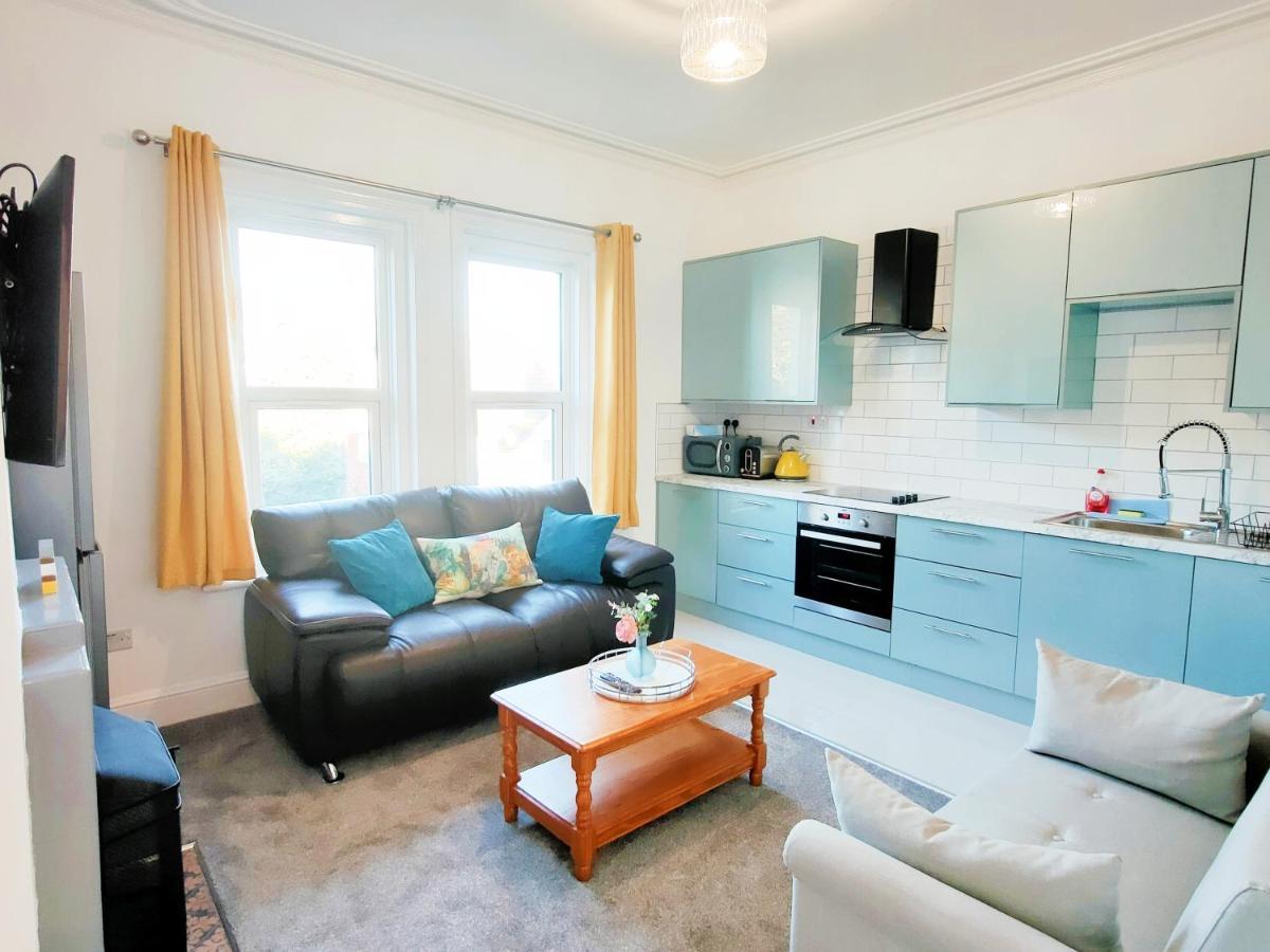 Flat-C, 4 Adults, 20 Mins To Beach, Netflix, Wifi, Sleeps 4 Adults Bournemouth Exterior foto